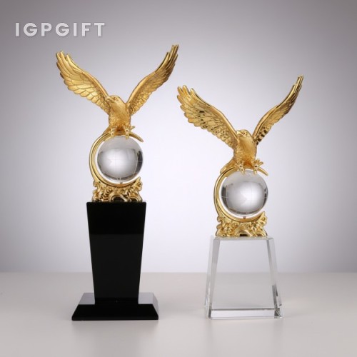 展翅飛鷹水晶獎座