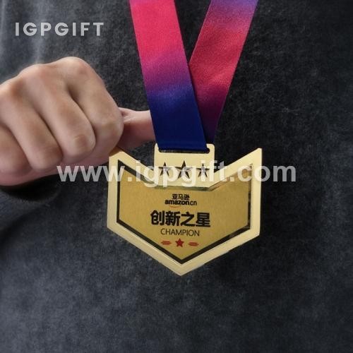 創意團隊三拼一金屬獎牌