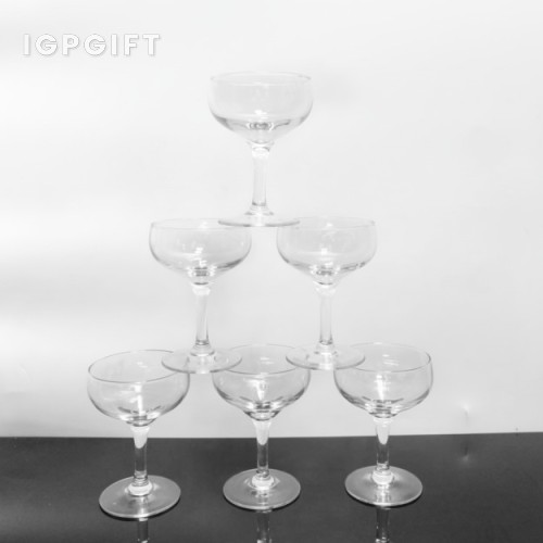 高腳玻璃杯