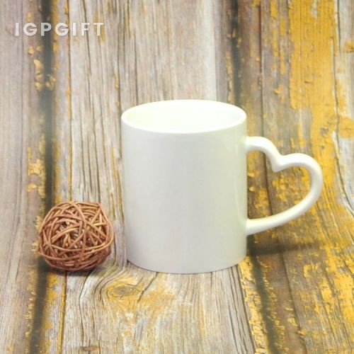 心形把手陶瓷杯