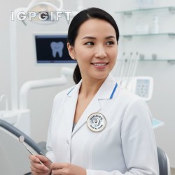 小圓形胸針